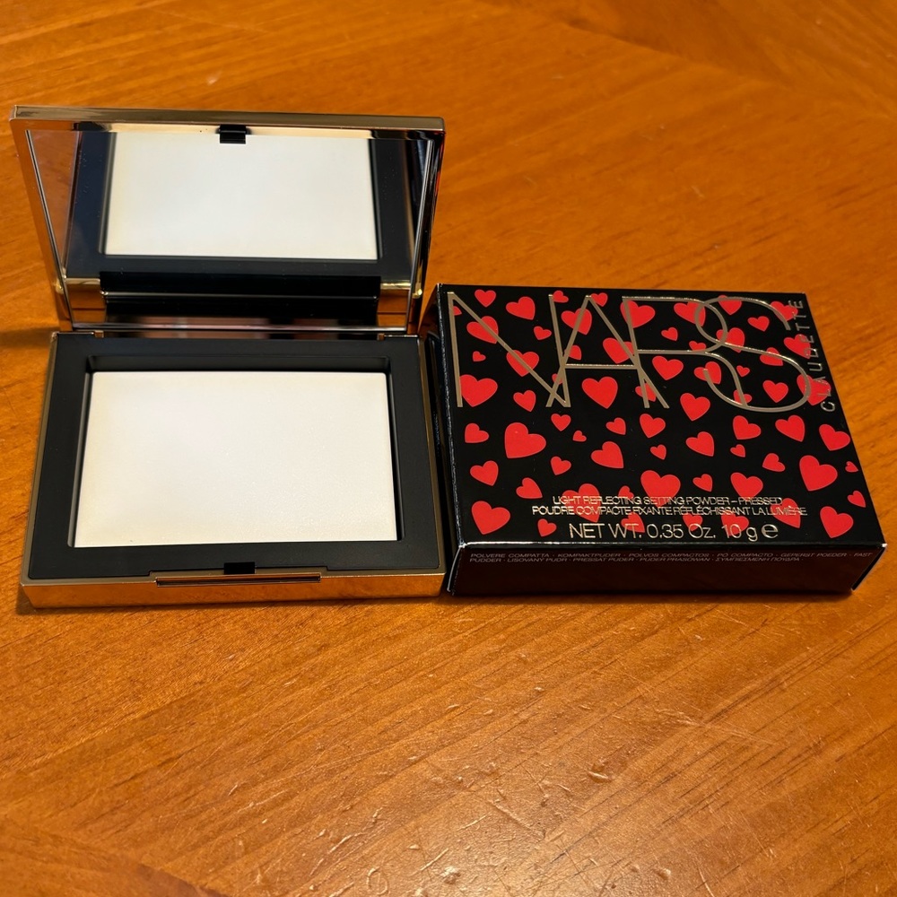 NARS Claudette Light Reflecting Pressed Setting Powder - Picture 5 of 16